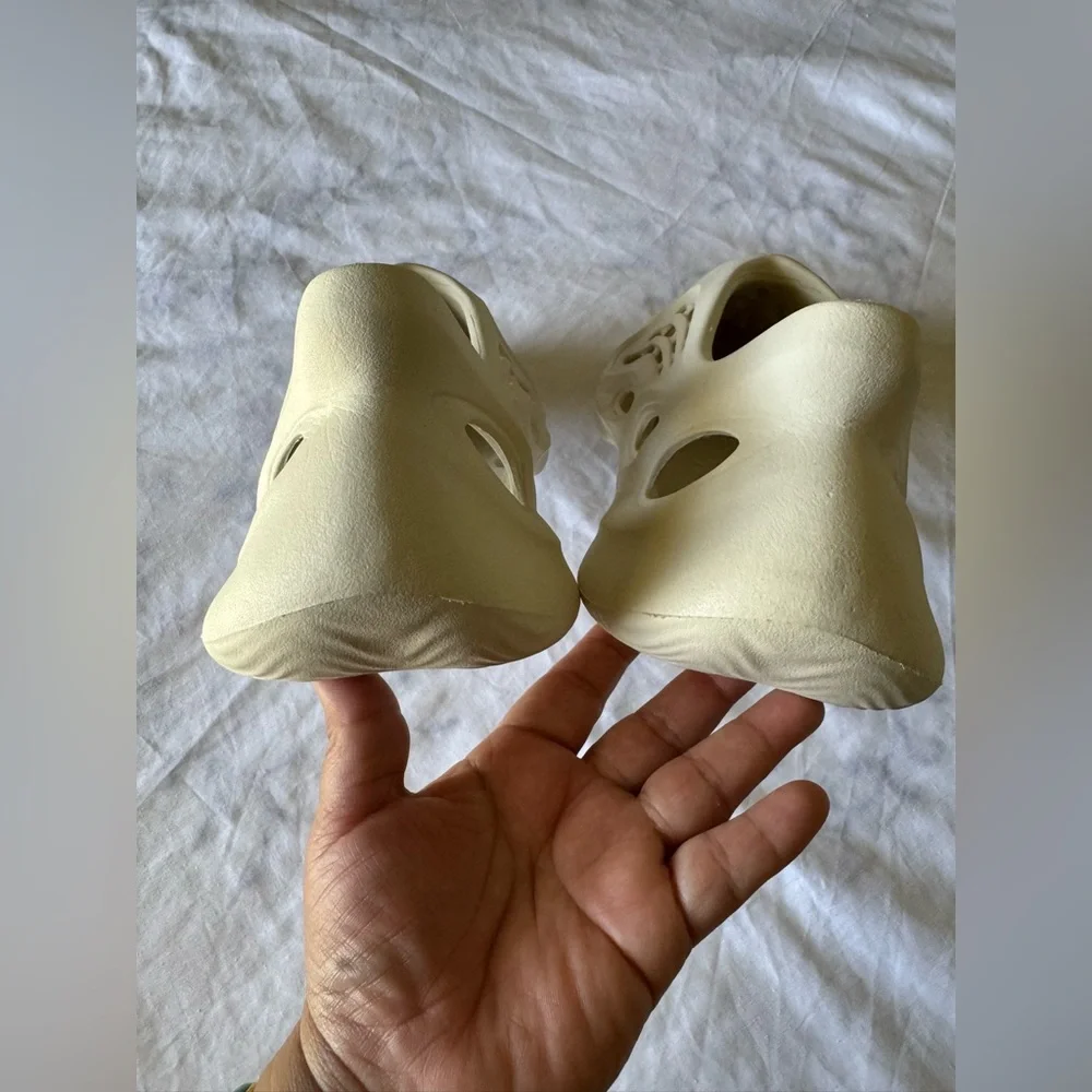 Adidas yeezy foam slides